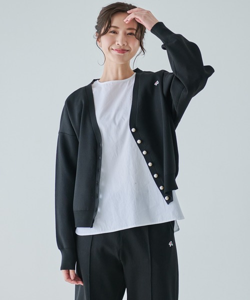 Arnold Palmer(アーノルドパーマー)の「パールボタン ニットカーディガン(カーディガン/ボレロ・レディース・アイボリー/ネイビー/ブラック・S/M/L)」の2枚目の写真