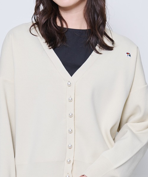 Arnold Palmer(アーノルドパーマー)の「パールボタン ニットカーディガン(カーディガン/ボレロ・レディース・アイボリー/ネイビー/ブラック・S/M/L)」の4枚目の写真