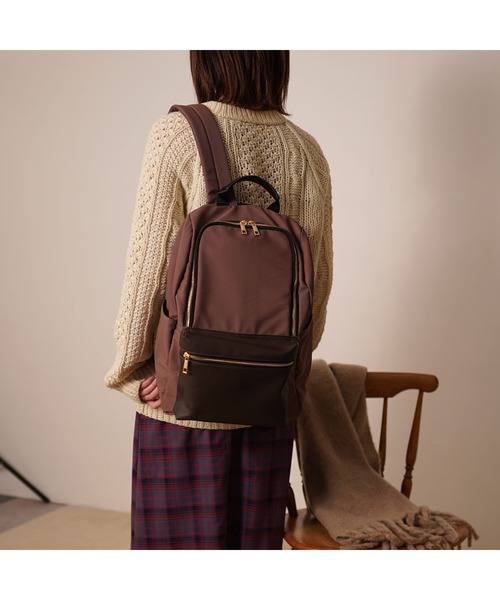 COOCO（クーコ）の「ポリエステル×フェイクレザー　10ポケットリュックサック/A4・13inPC対応（バックパック/リュック・レディース・ライトグレー/マスタード/ブラック/カーキ/モカ・9）」の3枚目の写真