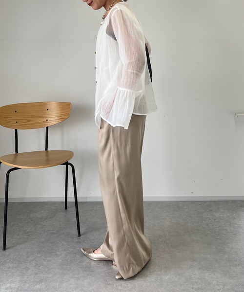 un dix cors（アンディコール）の「フレアスリーブ2WAYシアーブラウス（シャツ/ブラウス・レディース・ブラック/オフホワイト/ブルー・FREE）」の11枚目の写真