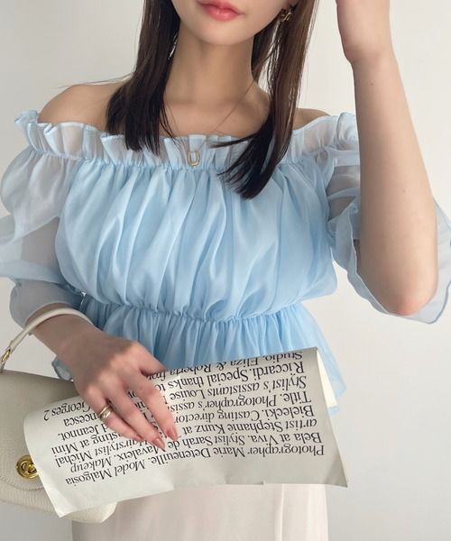 Ada.(エイダ)の「2WAY オフショル シアー ギャザー ブラウス(シャツ/ブラウス・レディース・ブラック/ライトブルー/ホワイト/グレー・FREE)」の4枚目の写真