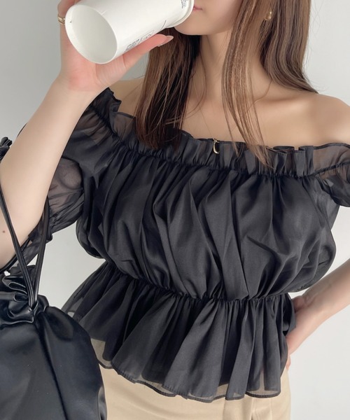 Ada.(エイダ)の「2WAY オフショル シアー ギャザー ブラウス(シャツ/ブラウス・レディース・ブラック/ライトブルー/ホワイト/グレー・FREE)」の15枚目の写真