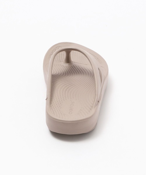 OOFOS（ウーフォス）の「【HEREIAM】OOFOS（ウーフォス）OOriginal（サンダル・レディース・ブラック/ベージュ/ライトグレー・X-SMALL/SMALL/MEDIUM）」の15枚目の写真