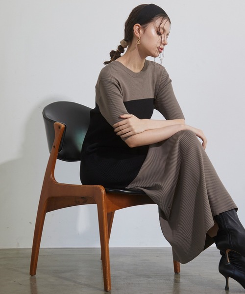MIELI INVARIANT(ミエリインヴァリアント)の「Bicolor Bustier Knit Dress(ワンピース・レディース・モカ/ブルーグレー・FREE)」の3枚目の写真