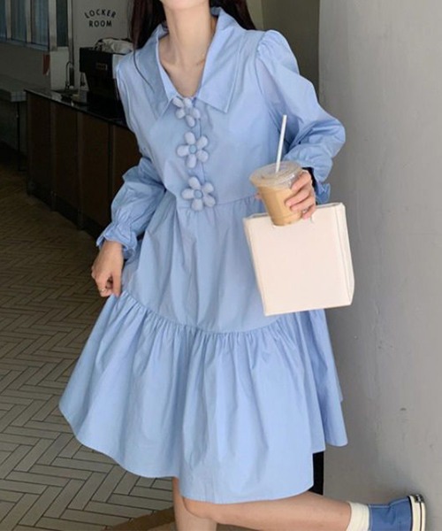 ENLIKE（エンリケ）の「フラワーボタンデザインティアードワンピ（ワンピース・レディース・ベージュ/ブルー・FREE）」の17枚目の写真