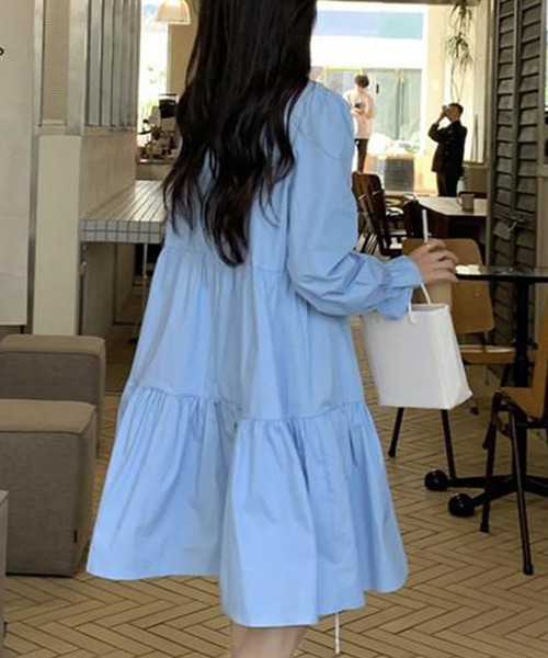 ENLIKE（エンリケ）の「フラワーボタンデザインティアードワンピ（ワンピース・レディース・ベージュ/ブルー・FREE）」の19枚目の写真