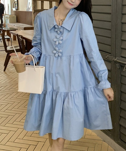 ENLIKE（エンリケ）の「フラワーボタンデザインティアードワンピ（ワンピース・レディース・ベージュ/ブルー・FREE）」の14枚目の写真
