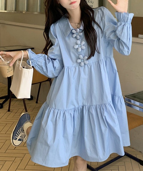 ENLIKE（エンリケ）の「フラワーボタンデザインティアードワンピ（ワンピース・レディース・ベージュ/ブルー・FREE）」の15枚目の写真