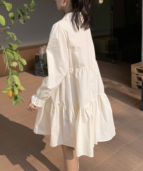 ENLIKE（エンリケ）の「フラワーボタンデザインティアードワンピ（ワンピース・レディース・ベージュ/ブルー・FREE）」の11枚目の写真