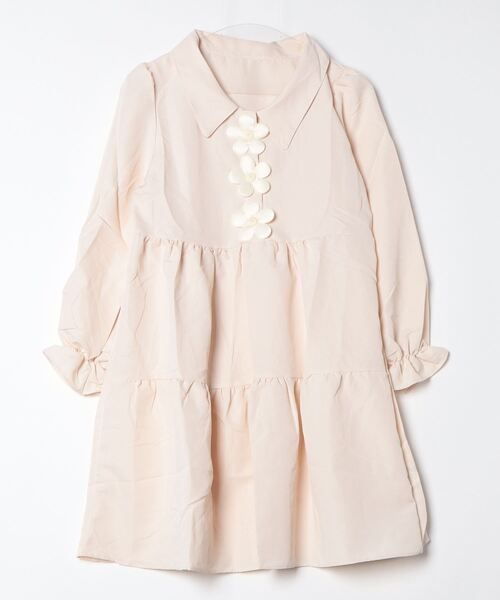 ENLIKE（エンリケ）の「フラワーボタンデザインティアードワンピ（ワンピース・レディース・ベージュ/ブルー・FREE）」の20枚目の写真
