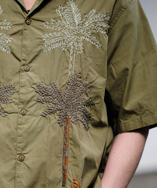 NOMA t.d.（ノーマティーディー）の「NOMA t.d. (ノーマティーディー) 別注 パームツリーエンブロイダリーシャツ（シャツ/ブラウス・メンズ・レッド/ホワイト×ホワイト/カーキ・5/3/4）」の9枚目の写真