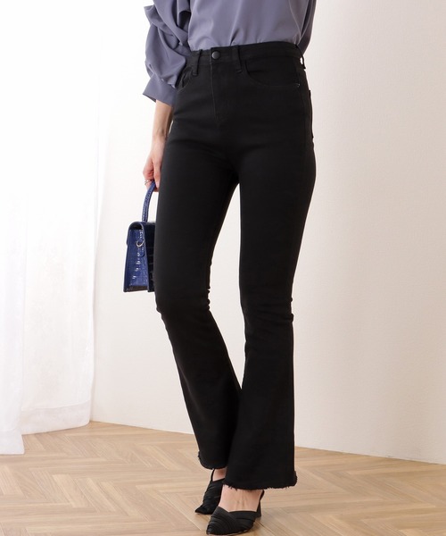 Lace Ladies(レースレディース)の「裾フリンジ ハイウエスト フレア デニム パンツ(デニムパンツ・レディース・ブラック/ブルー/グレー・E/F/G/H/O/P/Q/R)」の2枚目の写真