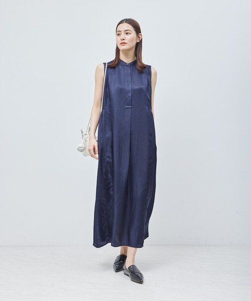 ROPE'（ロペ）の「アセテートビンテージサテンギャザーワンピース（ワンピース・レディース・ベージュ/ネイビー・FREE）」の11枚目の写真