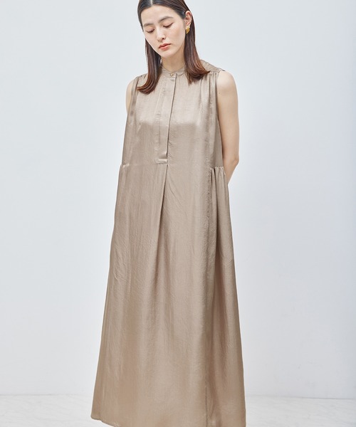 ROPE'（ロペ）の「アセテートビンテージサテンギャザーワンピース（ワンピース・レディース・ベージュ/ネイビー・FREE）」の9枚目の写真