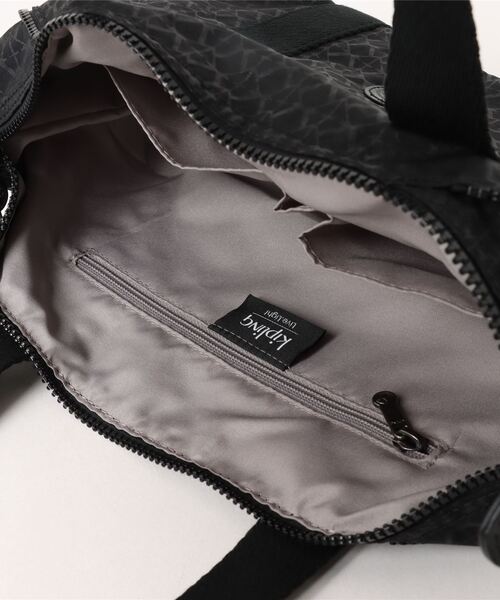 kipling（キプリング）の「【kipling】キプリング　Basic Plus　ART MINI　2WAYショルダーバッグ　ハンドバッグ（ショルダーバッグ・レディース・ブラック系その他・FREE）」の4枚目の写真