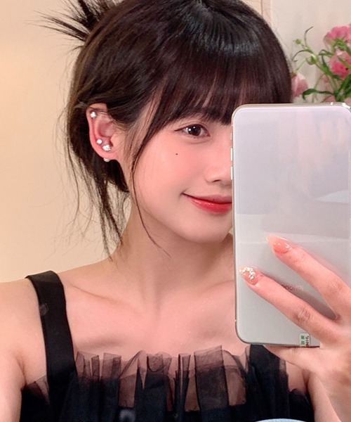 Miniministore(ミニミニストア)の「ラインストーン ネジ式ピアス 3点セット(ピアス(両耳用)・レディース・シルバー・FREE)」の3枚目の写真