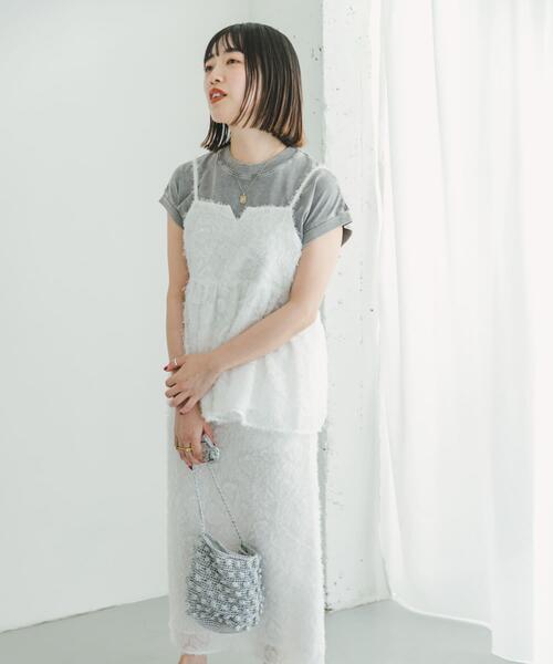 ITEMS URBANRESEARCH（アイテムズ アーバンリサーチ）の「フェザーフリンジキャミソール×スカートセット（セットアップ・レディース・ブラック/オフホワイト・FREE）」の4枚目の写真