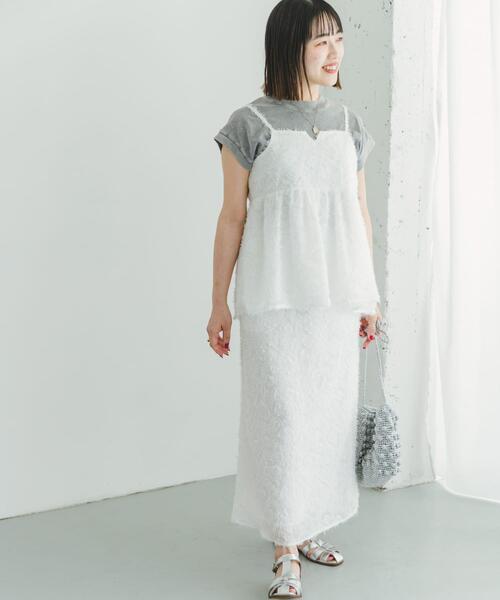 ITEMS URBANRESEARCH（アイテムズ アーバンリサーチ）の「フェザーフリンジキャミソール×スカートセット（セットアップ・レディース・ブラック/オフホワイト・FREE）」の5枚目の写真