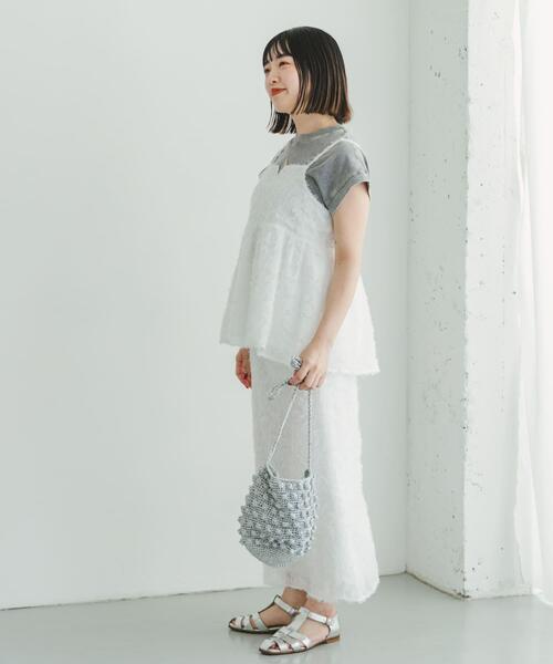 ITEMS URBANRESEARCH（アイテムズ アーバンリサーチ）の「フェザーフリンジキャミソール×スカートセット（セットアップ・レディース・ブラック/オフホワイト・FREE）」の6枚目の写真
