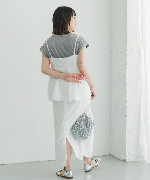 ITEMS URBANRESEARCH（アイテムズ アーバンリサーチ）の「フェザーフリンジキャミソール×スカートセット（セットアップ・レディース・ブラック/オフホワイト・FREE）」の7枚目の写真