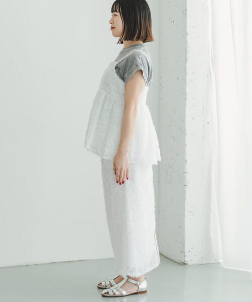 ITEMS URBANRESEARCH（アイテムズ アーバンリサーチ）の「フェザーフリンジキャミソール×スカートセット（セットアップ・レディース・ブラック/オフホワイト・FREE）」の9枚目の写真