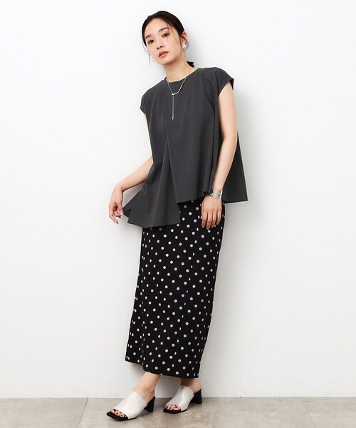 OPAQUE.CLIP（オペークドットクリップ）の「◆アシンメトリーフレアカットソー【洗濯機洗い可】（Tシャツ/カットソー・レディース・ダークグレー/ホワイト/ピンク/ブラック・40/38/42/36）」の6枚目の写真