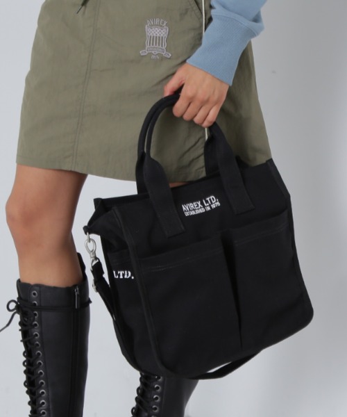 AVIREX（アヴィレックス）の「《直営店限定》CANVAS CIRCLE LOGO TOTE BAG/キャンバスサークルロゴ トートバッグ（トートバッグ・レディース・ライトブラウン/オフホワイト/ブラック・F）」の2枚目の写真