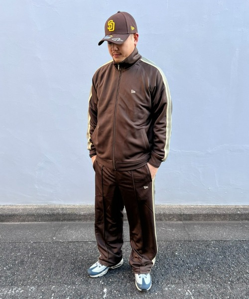 NEW ERA（ニューエラ）の「【NEW ERA】SMOOTH JERSEY TRACK JACKET / スムースジャージトラックジャケット（ジャージ・メンズ・ブラウン・LARGE/MEDIUM/X-LARGE）」の10枚目の写真