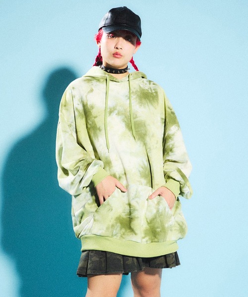 PUNYUS(プニュズ)の「タイダイビッグスウェットパーカー(パーカー・レディース・パープル/カーキ・3/4)」の3枚目の写真