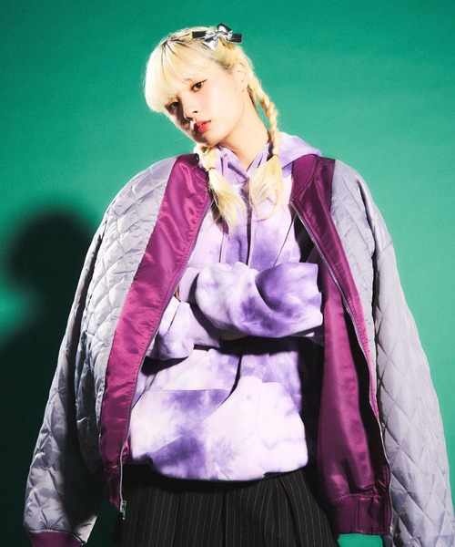 PUNYUS(プニュズ)の「タイダイビッグスウェットパーカー(パーカー・レディース・パープル/カーキ・3/4)」の12枚目の写真