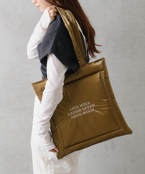 Actually（アクチュアリー）の「中綿スクエアトート（トートバッグ・レディース・ネイビー/ブラウン/シルバー/ブラック・フリー）」の3枚目の写真