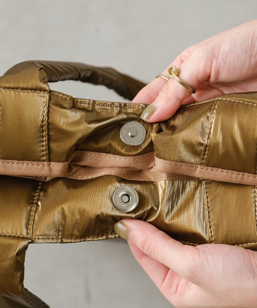 Actually（アクチュアリー）の「中綿スクエアトート（トートバッグ・レディース・ネイビー/ブラウン/シルバー/ブラック・フリー）」の15枚目の写真