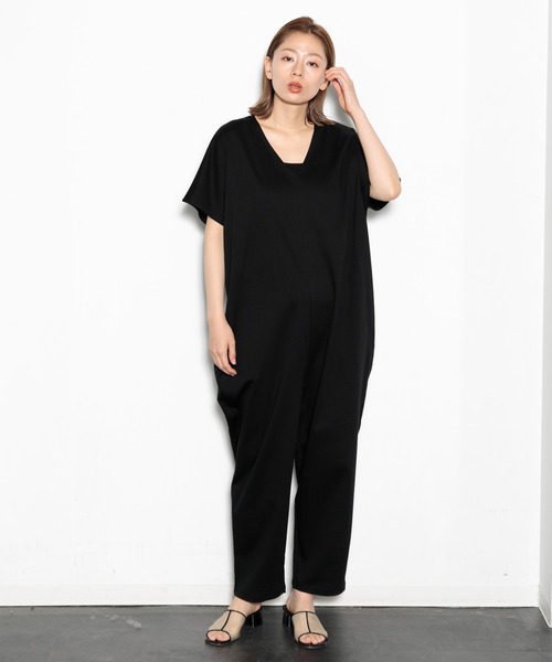 AMERICAN RAG CIE（アメリカンラグシー）の「THE FLATS Vネックオールインワン（つなぎ/オールインワン・レディース・ブラック・FREE）」の3枚目の写真