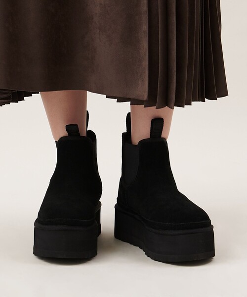 UGG（アグ）の「＜UGG＞Neumel Platform Chelsea（ブーツ・レディース・ブラック/ダークグレー・22cm/23cm/24cm/25cm）」の4枚目の写真