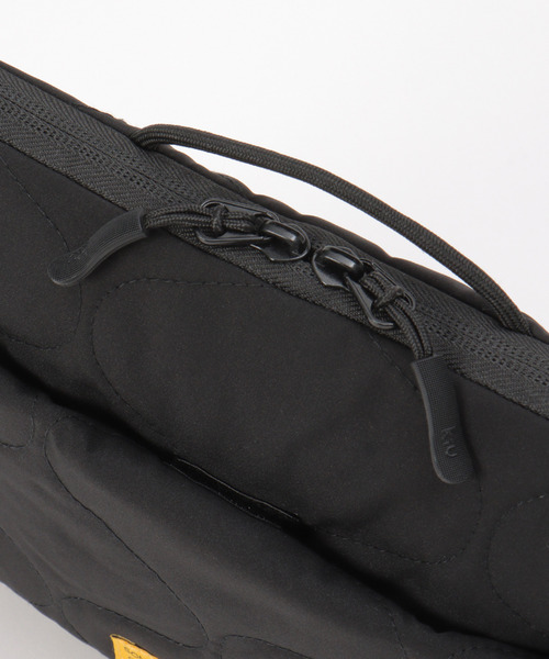 KiU（キウ）の「KiU パデットサコッシュポーチ（ショルダーバッグ・メンズ・ライム/ダークベージュ/ブラック/その他1・FREE）」の11枚目の写真