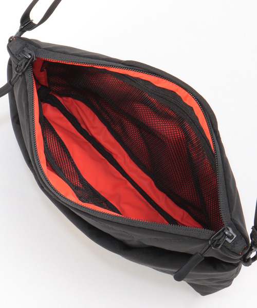 KiU（キウ）の「KiU パデットサコッシュポーチ（ショルダーバッグ・メンズ・ライム/ダークベージュ/ブラック/その他1・FREE）」の13枚目の写真