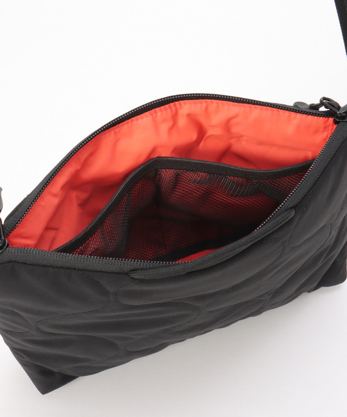 KiU（キウ）の「KiU パデットサコッシュポーチ（ショルダーバッグ・メンズ・ライム/ダークベージュ/ブラック/その他1・FREE）」の15枚目の写真