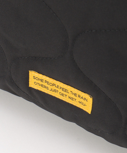 KiU（キウ）の「KiU パデットサコッシュポーチ（ショルダーバッグ・メンズ・ライム/ダークベージュ/ブラック/その他1・FREE）」の16枚目の写真