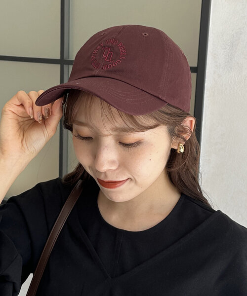 Thevon（ゼボン）の「Thロゴ刺繍キャップ（キャップ・レディース・ボルドー/チャコールグレー/グレイッシュベージュ・FREE）」の3枚目の写真