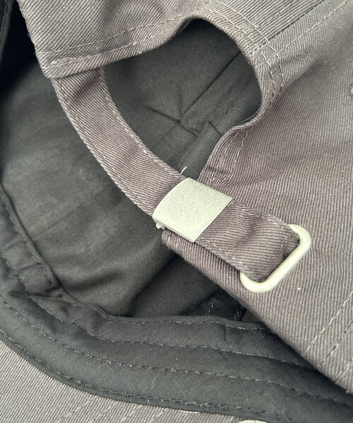 Thevon（ゼボン）の「Thロゴ刺繍キャップ（キャップ・レディース・ボルドー/チャコールグレー/グレイッシュベージュ・FREE）」の9枚目の写真