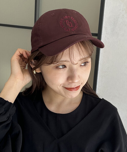 Thevon（ゼボン）の「Thロゴ刺繍キャップ（キャップ・レディース・ボルドー/チャコールグレー/グレイッシュベージュ・FREE）」の20枚目の写真