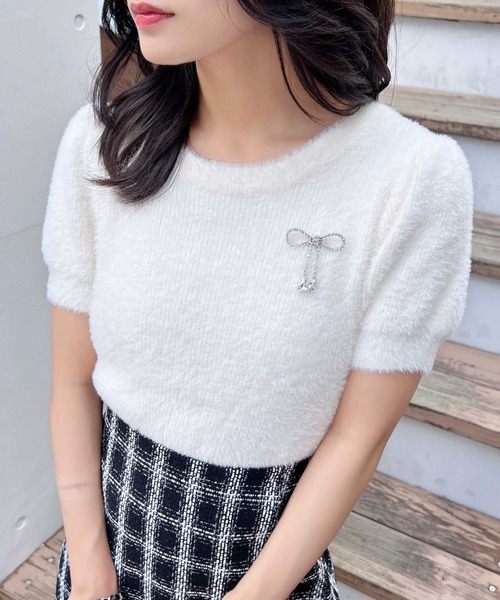 MAGGY  半袖ニット ブローチ付き セール】フェザーヤーンブローチ付半袖ニット（ニット/セーター