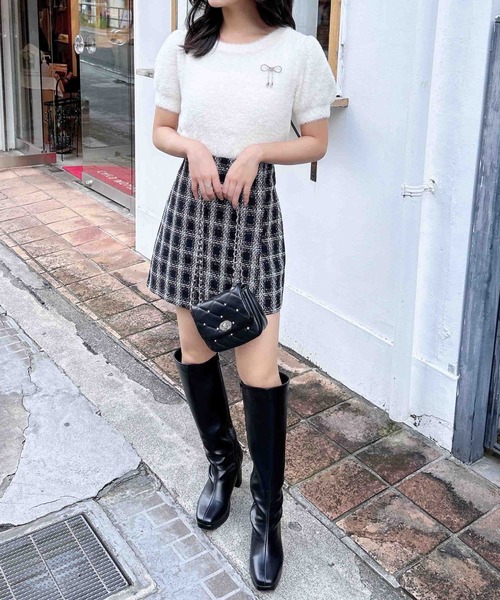 INGNI(イング)の「リボンブローチ付半袖フェザーヤーンニット(ニット/セーター・レディース・アイボリー/ブラック/グレー/ピンク・M)」の8枚目の写真