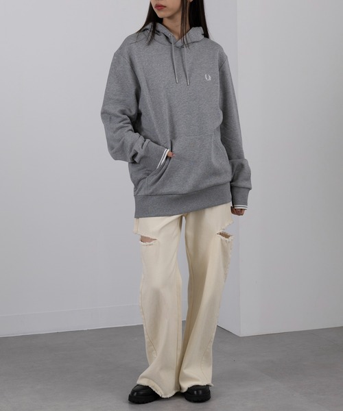 FRED PERRY（フレッドペリー）の「【FRED PERRY】TIPPED HOODED SWEATSHIRT フレッドペリー スウェットパーカー ワンポイントロゴ刺繍 M2643（パーカー・メンズ・ブラック/ネイビー/グレー/グリーン・S/M/L/XS/XL）」の5枚目の写真