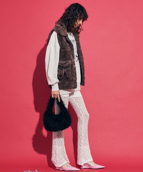 uyu.(ウユ)の「Lace Docking Logo Over Sweatshirts / レースドッキングロゴオーバースウェット【uyu.】(スウェット・レディース・ブラック/オートミール・FREE)」の12枚目の写真
