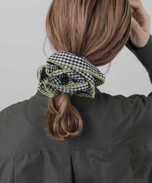 SMELLY(スメリー)の「ギンガムチェックボリュームシュシュ(シュシュ・レディース・ブラック/ブルー・-)」の5枚目の写真