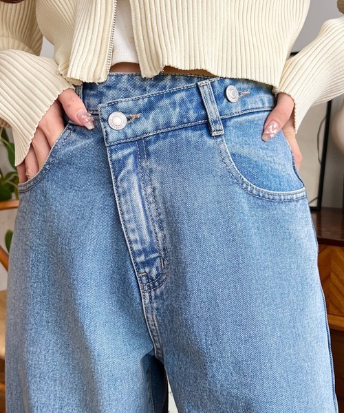 moment+(モーメントプラス)の「アシンメトリーストレートデニムパンツ(デニムパンツ・レディース・ブラック/インディゴブルー/サックスブルー・M/S/L)」の4枚目の写真
