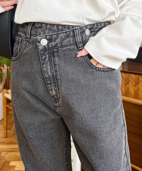 moment+(モーメントプラス)の「アシンメトリーストレートデニムパンツ(デニムパンツ・レディース・ブラック/インディゴブルー/サックスブルー・M/S/L)」の12枚目の写真