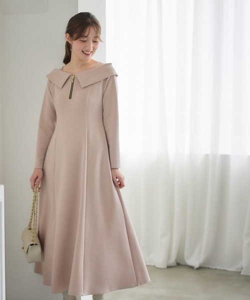 12Twelve Agenda（トゥエルブ　アジェンダ）の「ZIPオフショルネックフレアカットソーワンピース（ワンピース・レディース・ライトグレー/ベージュ・M）」の2枚目の写真