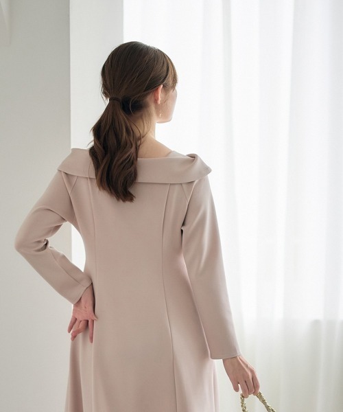 12Twelve Agenda（トゥエルブ　アジェンダ）の「ZIPオフショルネックフレアカットソーワンピース（ワンピース・レディース・ライトグレー/ベージュ・M）」の9枚目の写真